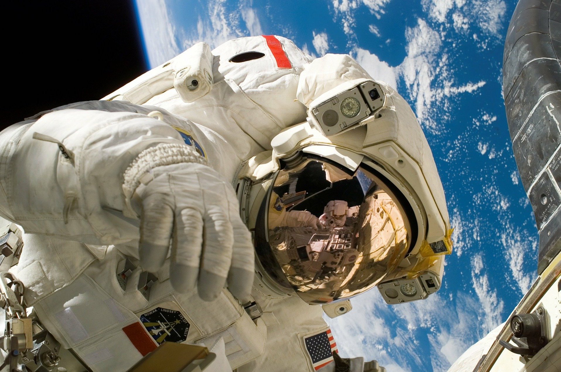 3 insane rules that astronauts have to live with